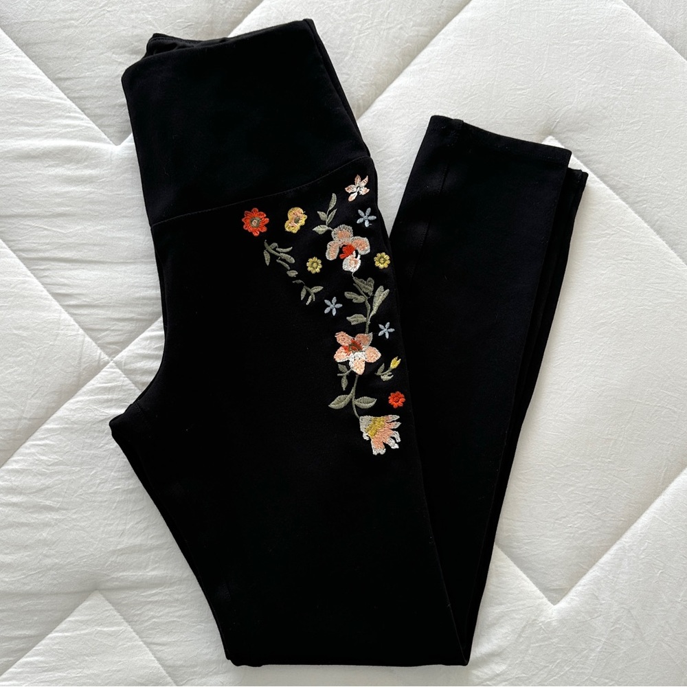Black Embroidered Bebé Leggings